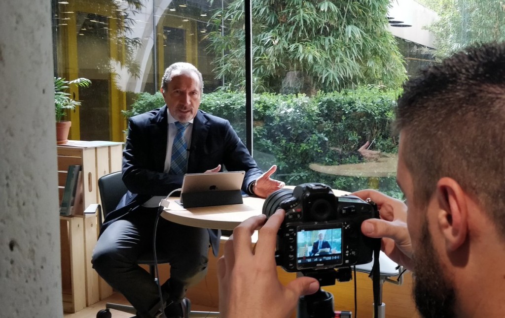 Juan José Potti, presidente de ASEFMA, durante la grabación de su intervención en las oficinas de ITAFEC situadas en Impact Hub Torre Picasso.